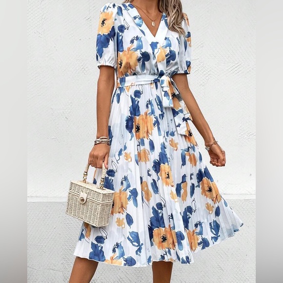 NWOT SHEIN Floral Dress - Picture 1 of 4